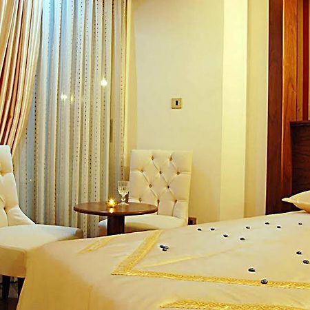 Отель Grand Center Boutique Кирения Экстерьер фото