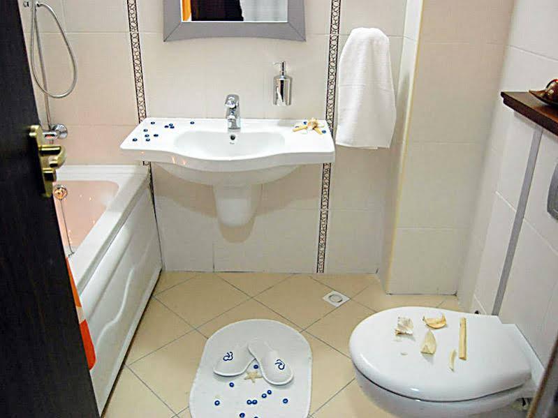 Отель Grand Center Boutique Кирения Экстерьер фото