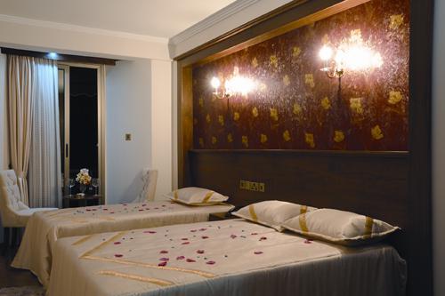 Отель Grand Center Boutique Кирения Экстерьер фото