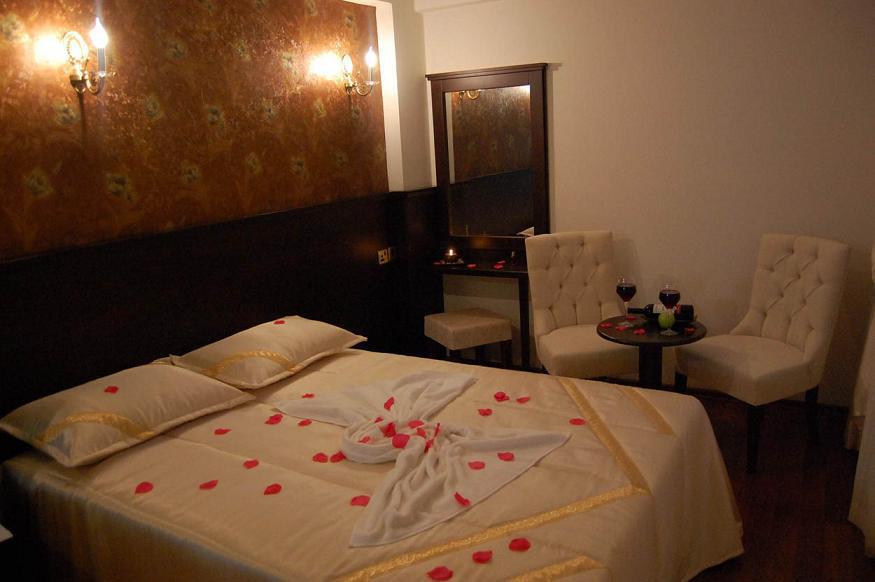 Отель Grand Center Boutique Кирения Экстерьер фото